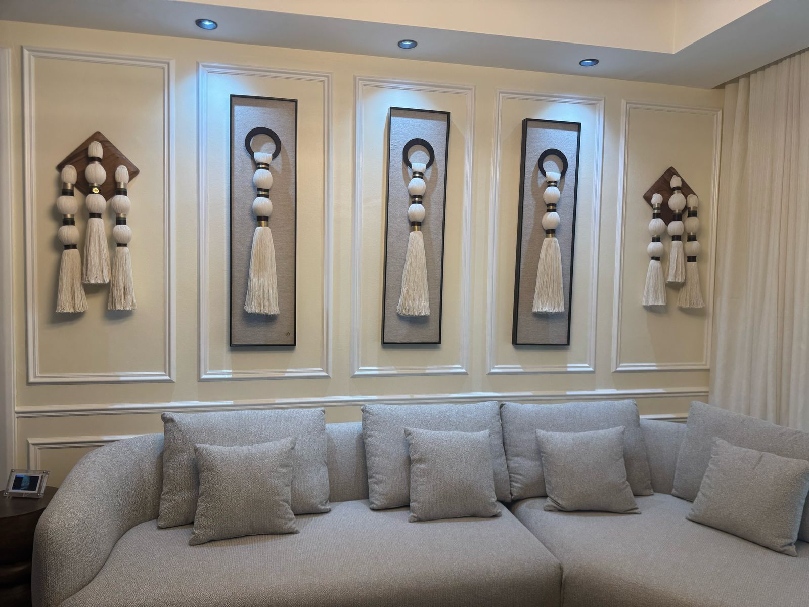 Apliques enmarcados Piaroa en sala